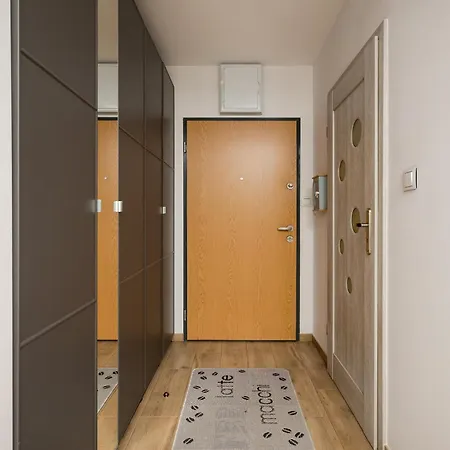 Wlochy Popularna Charming By Bookinghost