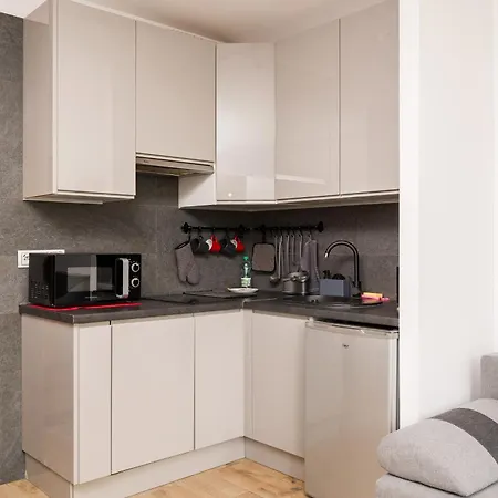 Wlochy Popularna Charming By Bookinghost Appartement Varsovie